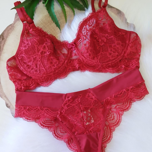 Conjunto vermelho todo em renda